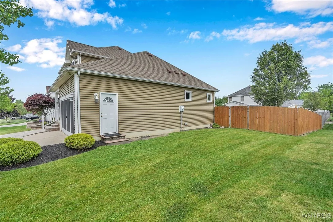 17 Park Meadow Drive, West Seneca, New York 14224, West Seneca, New York 14224, 3 Bedrooms Bedrooms, 9 Rooms Rooms,1 BathroomBathrooms,Residential,Closed,17 Park Meadow Drive, West Seneca, New York 14224,B1615097