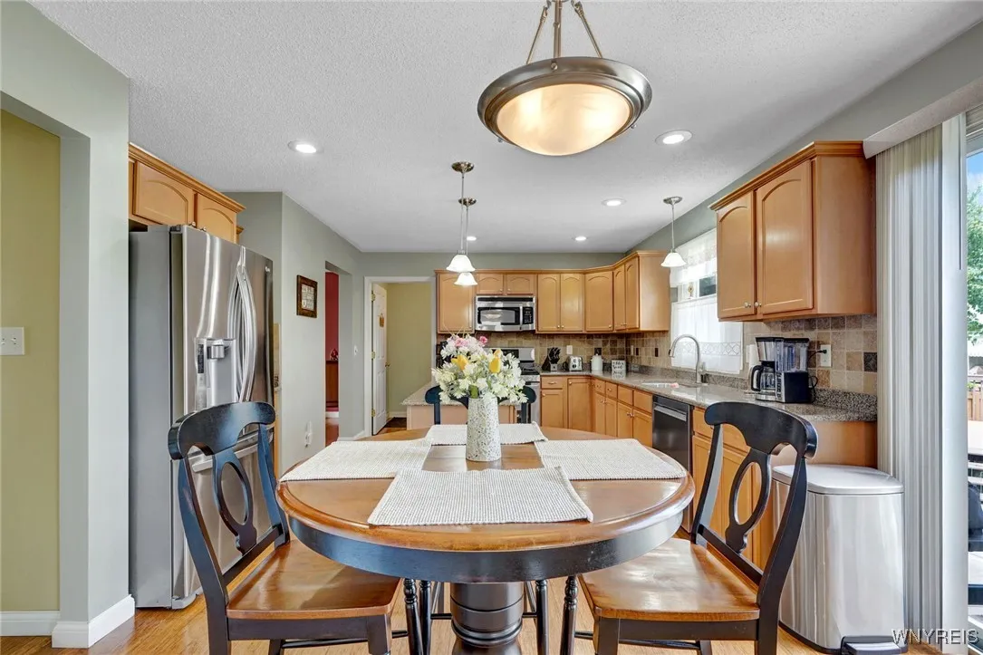 17 Park Meadow Drive, West Seneca, New York 14224, West Seneca, New York 14224, 3 Bedrooms Bedrooms, 9 Rooms Rooms,1 BathroomBathrooms,Residential,Closed,17 Park Meadow Drive, West Seneca, New York 14224,B1615097