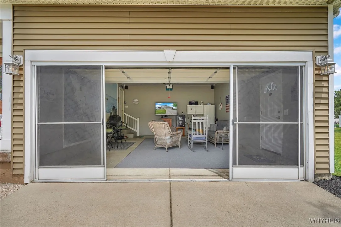 17 Park Meadow Drive, West Seneca, New York 14224, West Seneca, New York 14224, 3 Bedrooms Bedrooms, 9 Rooms Rooms,1 BathroomBathrooms,Residential,Closed,17 Park Meadow Drive, West Seneca, New York 14224,B1615097