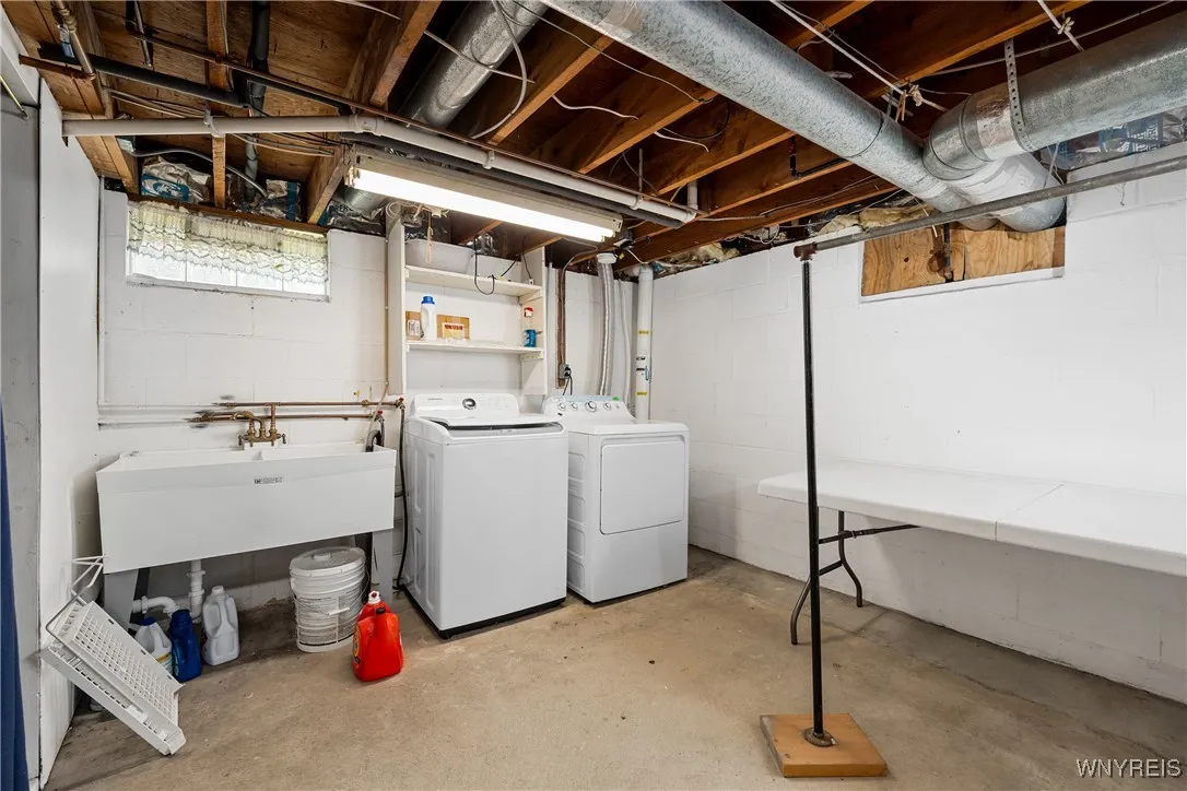 393 Woodgate Road, Tonawanda-town, New York 14150, Tonawanda, New York 14150, 4 Bedrooms Bedrooms, 8 Rooms Rooms,2 BathroomsBathrooms,Residential,Closed,393 Woodgate Road, Tonawanda-town, New York 14150,0,B1615242