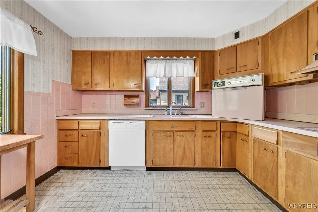 452 Potomac Avenue, Buffalo, New York 14213, Buffalo, New York 14213, 6 Bedrooms Bedrooms, ,2 BathroomsBathrooms,Residential,Closed,452 Potomac Avenue, Buffalo, New York 14213,B1613523