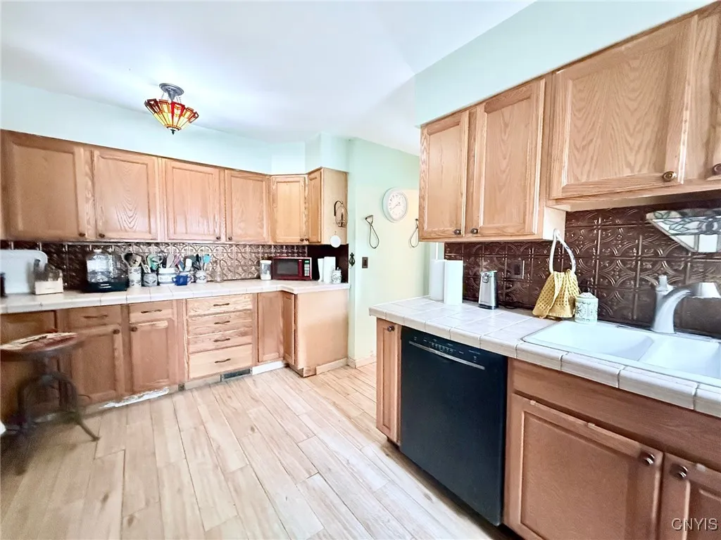19 Elm Avenue, Homer, New York 13077, Homer, New York 13077, 3 Bedrooms Bedrooms, 12 Rooms Rooms,2 BathroomsBathrooms,Residential,Closed,19 Elm Avenue, Homer, New York 13077,S1615618