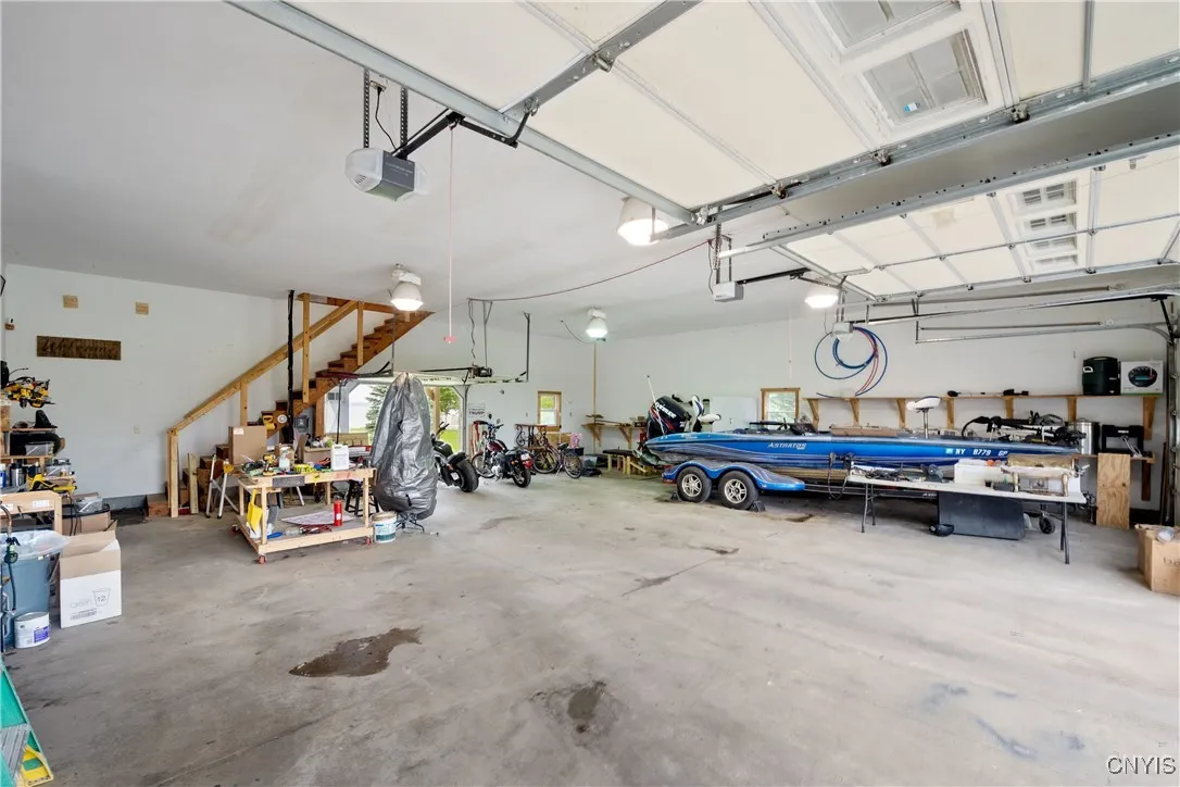 40 x 40 Detached Garage with Heat, Water, Electrical.