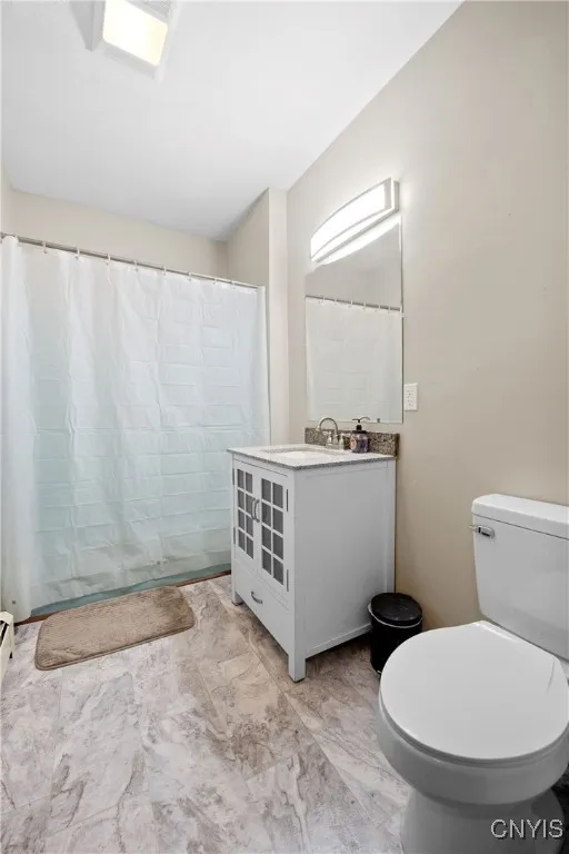 2nd Floor- Full Bathroom