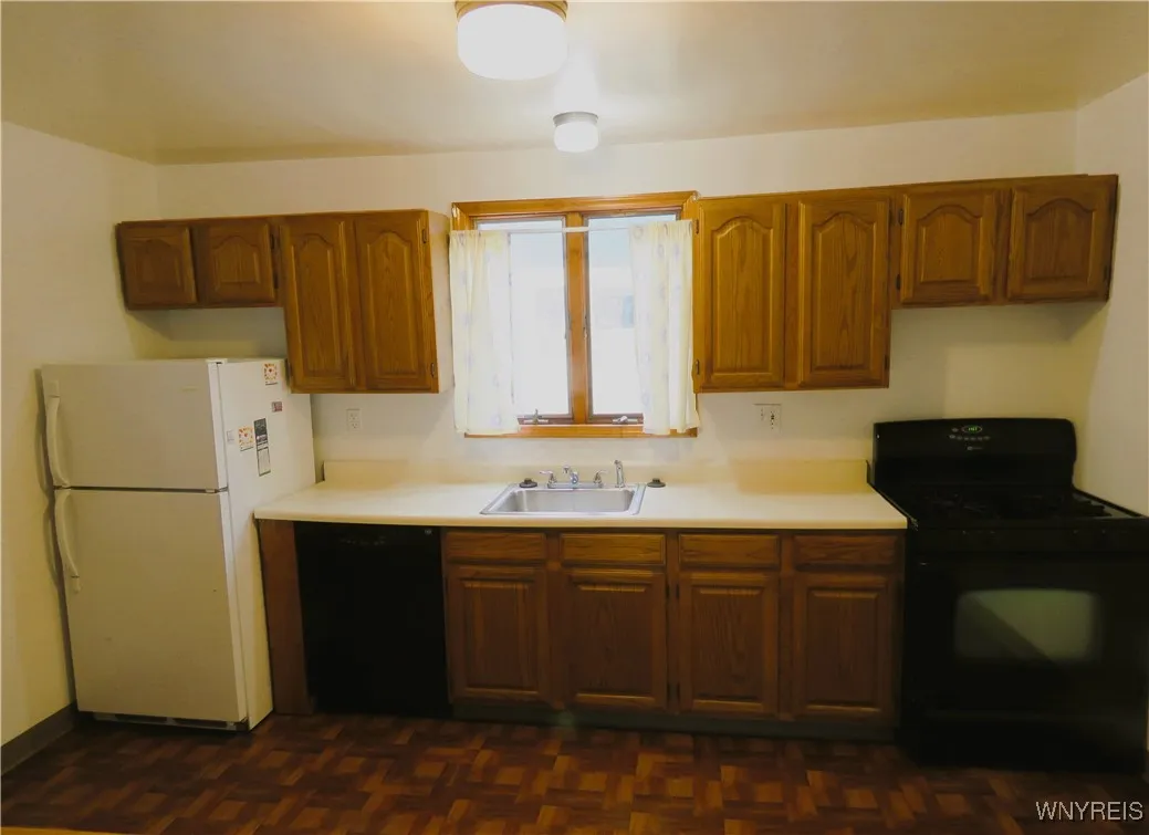 All Kitchen Appliances included