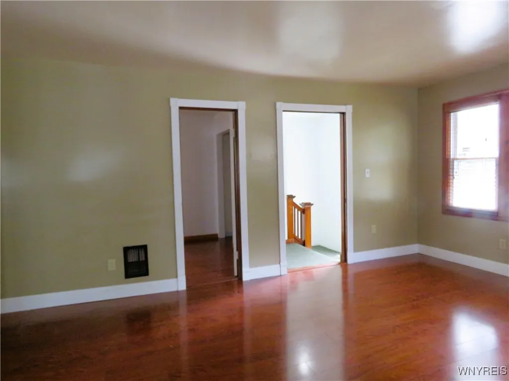 17x13 Living Room looking toward Bedroom & Front Foyer