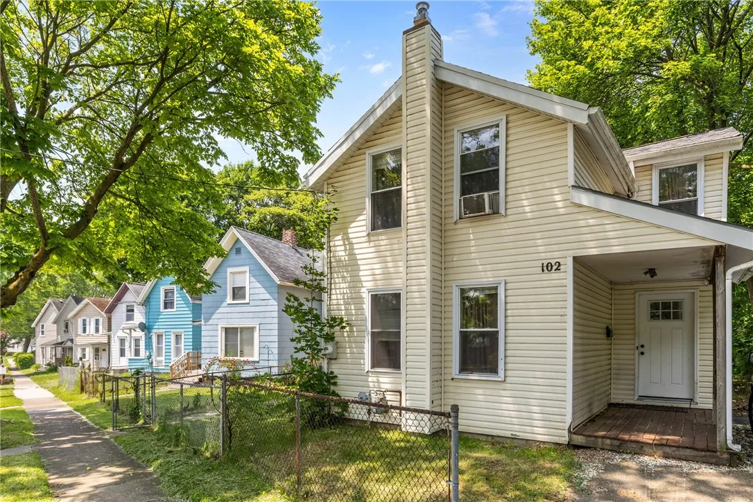 102 Cottage Street, Rochester, New York 14608, Rochester, New York 14608, 2 Bedrooms Bedrooms, 5 Rooms Rooms,1 BathroomBathrooms,Residential,For Sale,102 Cottage Street, Rochester, New York 14608,R1615099
