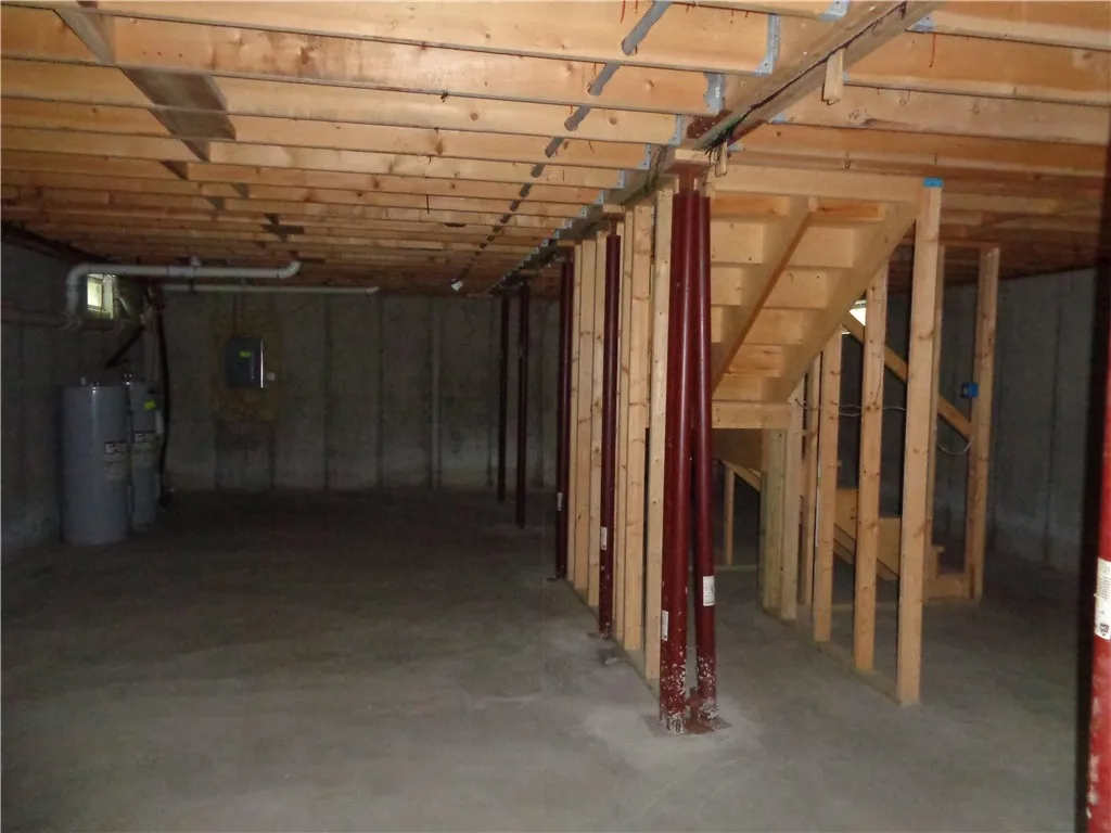 Full, unfinished basement