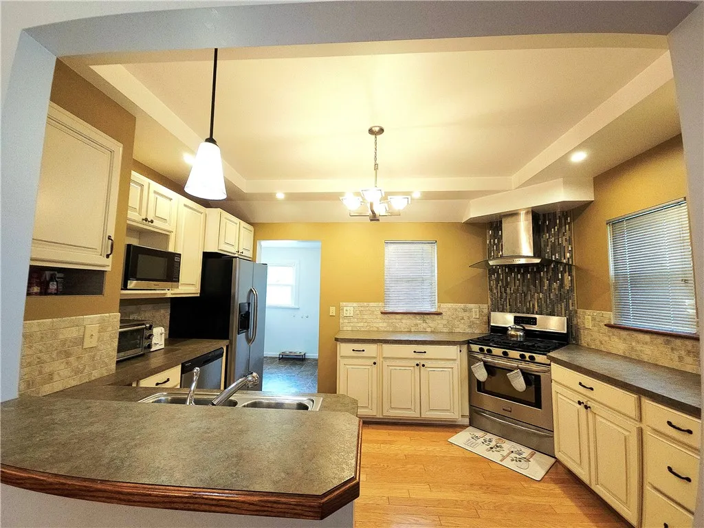 409-411 Hoffman Street, Elmira-city, New York 1490, Elmira City, New York 14905, 4 Bedrooms Bedrooms, ,2 BathroomsBathrooms,Residential,Closed,409-411 Hoffman Street, Elmira-city, New York 1490,0,R1611559