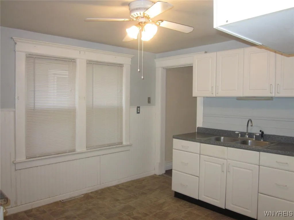 129 Albert Avenue, Buffalo, New York 14207, Buffalo, New York 14207, 4 Bedrooms Bedrooms, ,2 BathroomsBathrooms,Residential,For Sale,129 Albert Avenue, Buffalo, New York 14207,0,B1615551