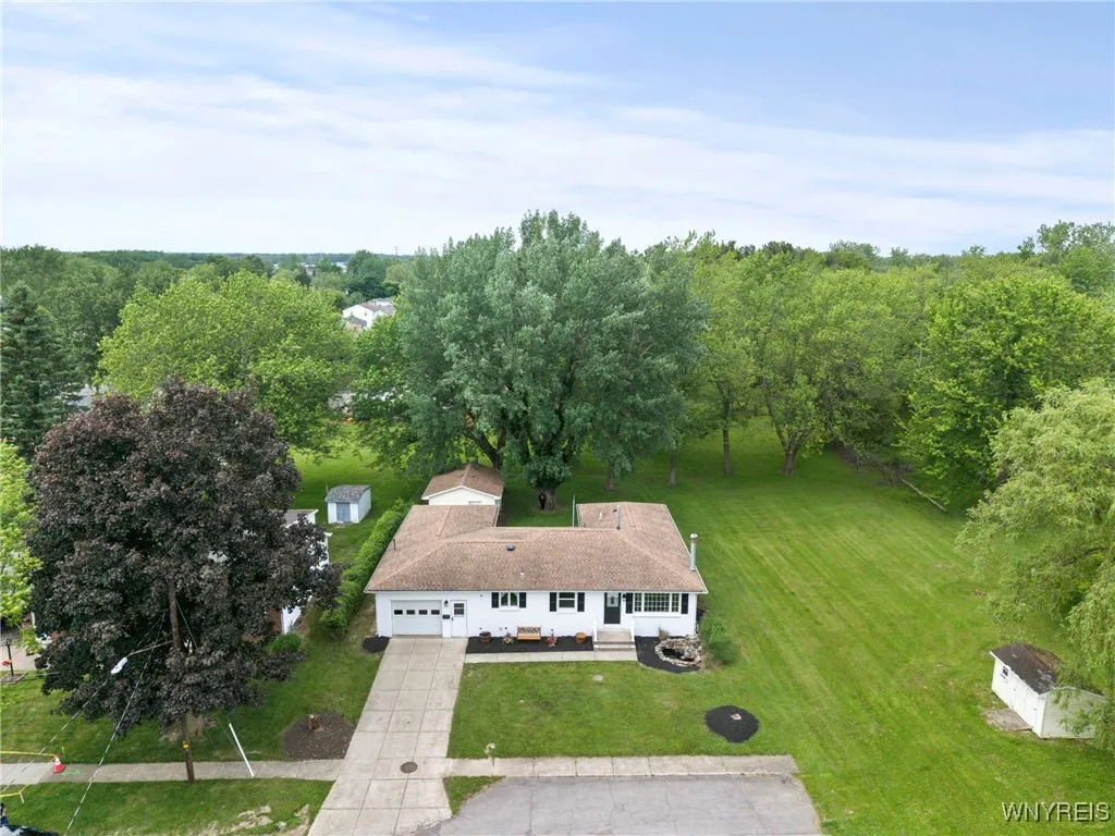 22 Carol Drive, West Seneca, New York 14224, West Seneca, New York 14224, 3 Bedrooms Bedrooms, 7 Rooms Rooms,2 BathroomsBathrooms,Residential,Closed,22 Carol Drive, West Seneca, New York 14224,B1615334