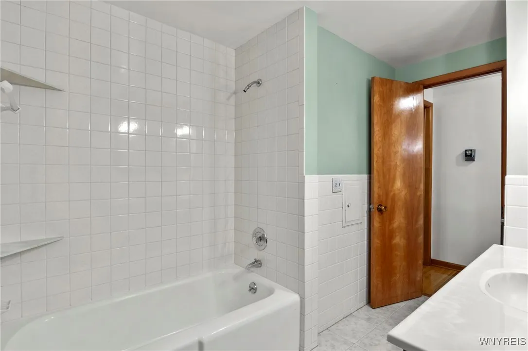 22 Carol Drive, West Seneca, New York 14224, West Seneca, New York 14224, 3 Bedrooms Bedrooms, 7 Rooms Rooms,2 BathroomsBathrooms,Residential,Closed,22 Carol Drive, West Seneca, New York 14224,B1615334