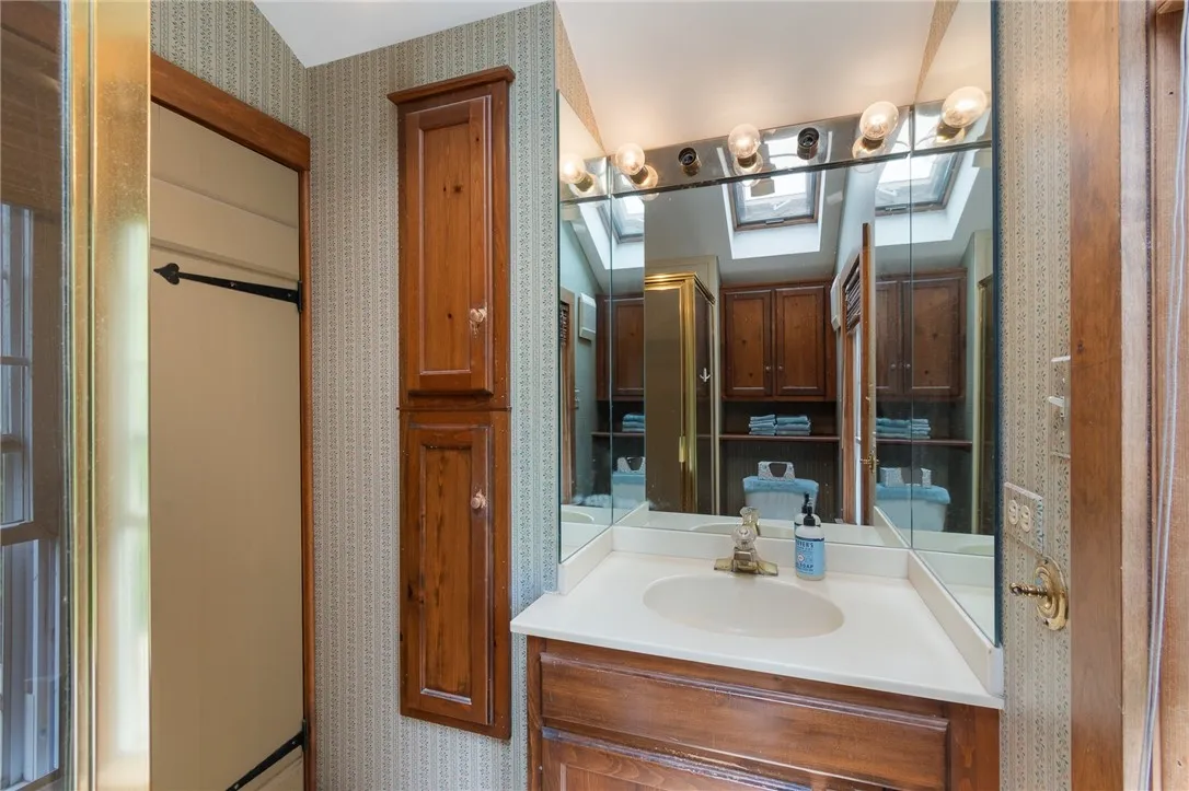 The PRIMARY bedroom FULL  bath