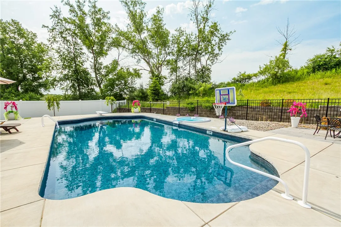 75 Ashlyn Rise, Penfield, New York 14450, Penfield, New York 14450, 5 Bedrooms Bedrooms, 11 Rooms Rooms,2 BathroomsBathrooms,Residential,Closed,75 Ashlyn Rise, Penfield, New York 14450,R1615725