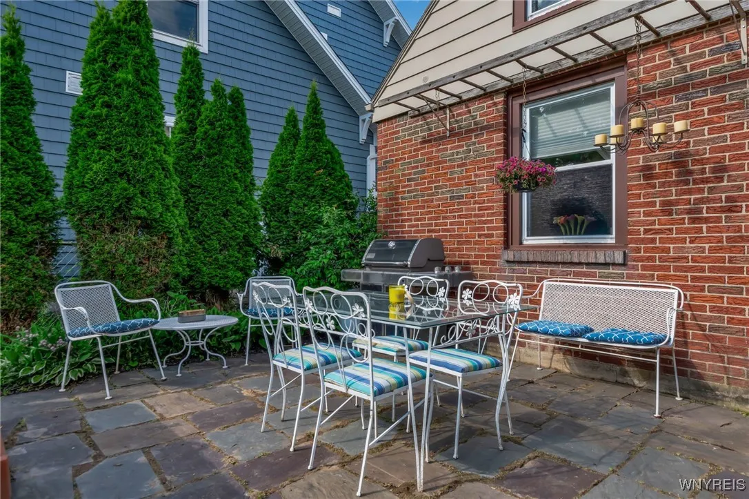 182 Reist Street, Amherst, New York 14221, Amherst, New York 14221, 3 Bedrooms Bedrooms, 6 Rooms Rooms,2 BathroomsBathrooms,Residential,Closed,182 Reist Street, Amherst, New York 14221,B1615927