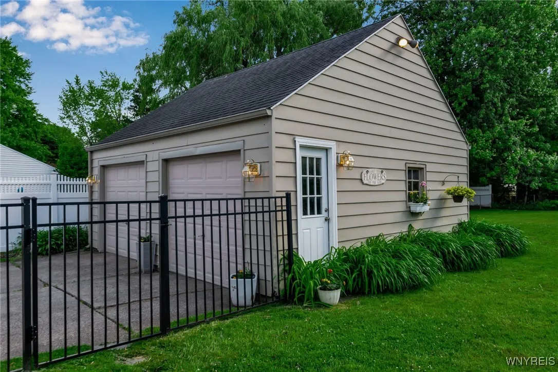 182 Reist Street, Amherst, New York 14221, Amherst, New York 14221, 3 Bedrooms Bedrooms, 6 Rooms Rooms,2 BathroomsBathrooms,Residential,Closed,182 Reist Street, Amherst, New York 14221,B1615927