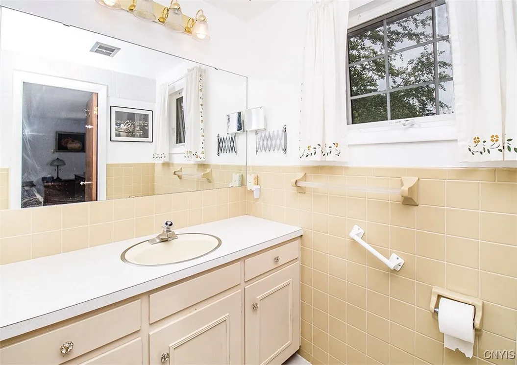 8357 Vassar Drive, Manlius, New York 13104, Manlius, New York 13104, 4 Bedrooms Bedrooms, 12 Rooms Rooms,2 BathroomsBathrooms,Residential,Closed,8357 Vassar Drive, Manlius, New York 13104,0,S1610495