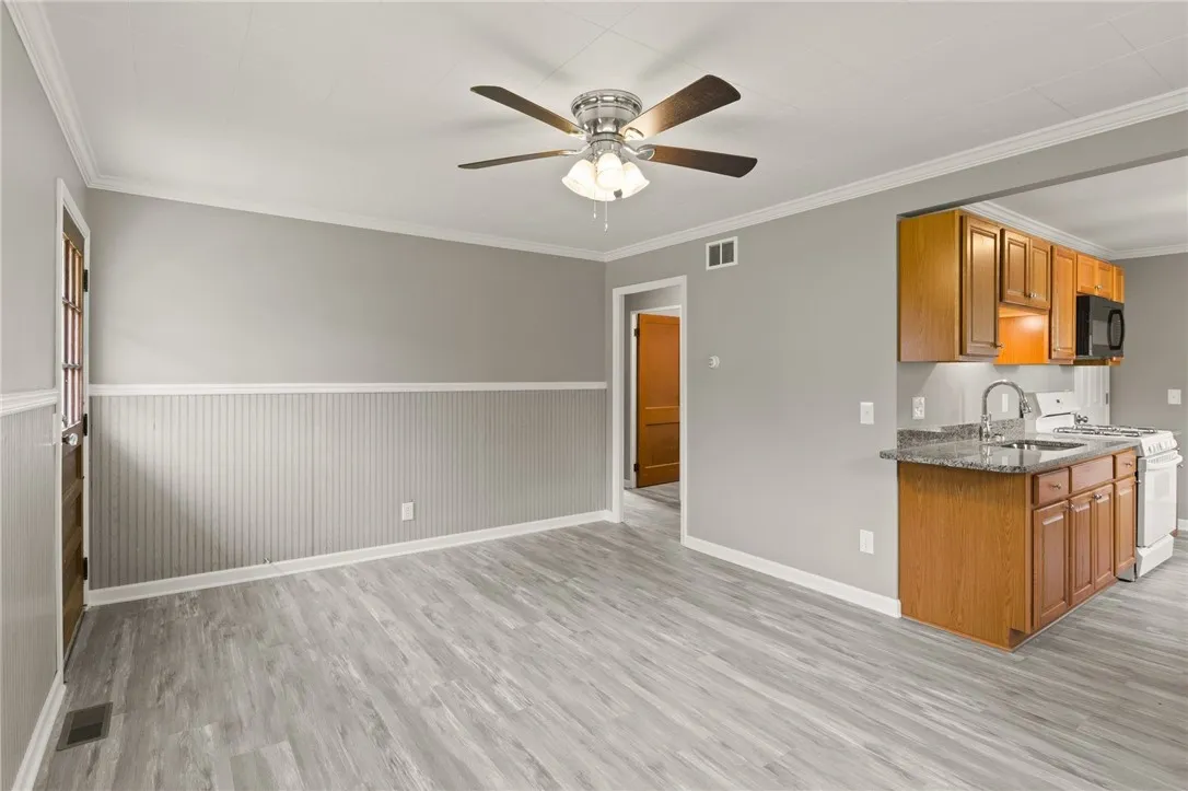 213 Auburn Avenue, Gates, New York 14606, Gates, New York 14606, 3 Bedrooms Bedrooms, 6 Rooms Rooms,1 BathroomBathrooms,Residential,Closed,213 Auburn Avenue, Gates, New York 14606,0,R1615897
