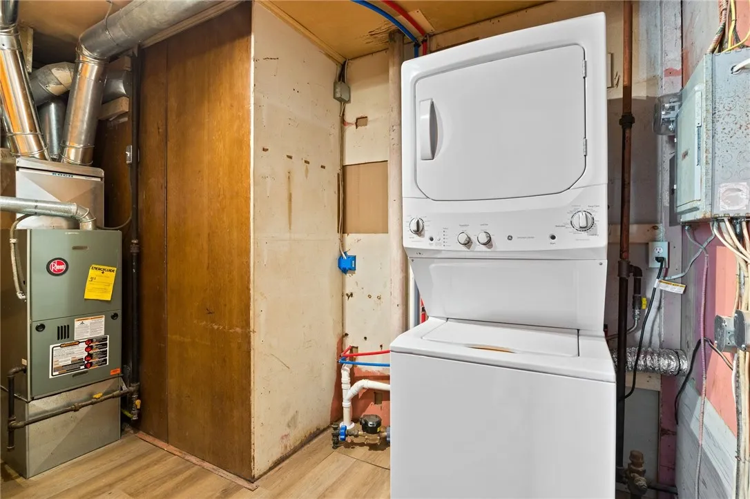 213 Auburn Avenue, Gates, New York 14606, Gates, New York 14606, 3 Bedrooms Bedrooms, 6 Rooms Rooms,1 BathroomBathrooms,Residential,Closed,213 Auburn Avenue, Gates, New York 14606,0,R1615897