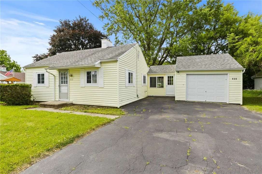 213 Auburn Avenue, Gates, New York 14606, Gates, New York 14606, 3 Bedrooms Bedrooms, 6 Rooms Rooms,1 BathroomBathrooms,Residential,Closed,213 Auburn Avenue, Gates, New York 14606,0,R1615897