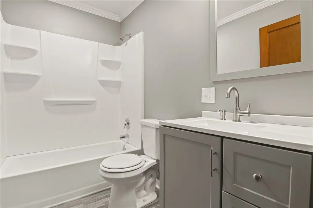 213 Auburn Avenue, Gates, New York 14606, Gates, New York 14606, 3 Bedrooms Bedrooms, 6 Rooms Rooms,1 BathroomBathrooms,Residential,Closed,213 Auburn Avenue, Gates, New York 14606,0,R1615897