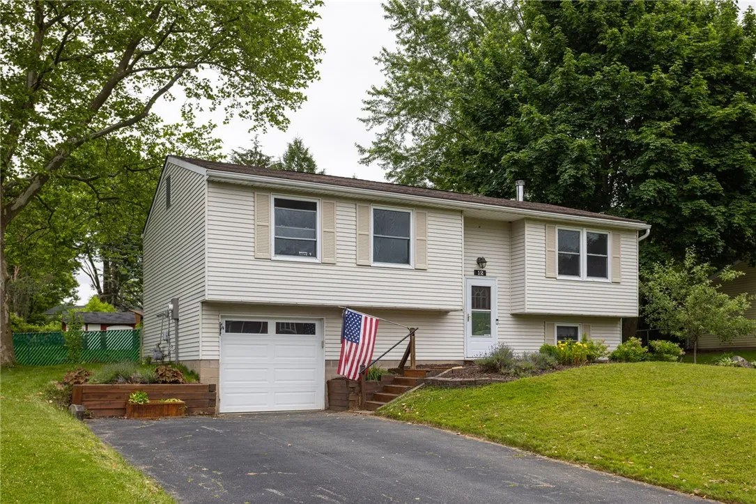 12 Rawhide Drive, Henrietta, New York 14586, Henrietta, New York 14586, 3 Bedrooms Bedrooms, 7 Rooms Rooms,2 BathroomsBathrooms,Residential,Closed,12 Rawhide Drive, Henrietta, New York 14586,0,R1607050