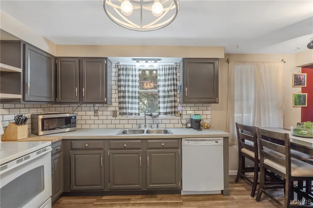 4022 Vintage Road, Onondaga, New York 13215, Onondaga, New York 13215, 4 Bedrooms Bedrooms, 8 Rooms Rooms,2 BathroomsBathrooms,Residential,Closed,4022 Vintage Road, Onondaga, New York 13215,S1615654