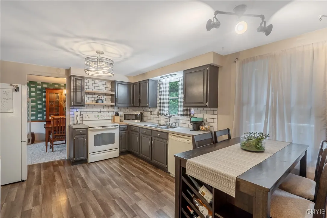 4022 Vintage Road, Onondaga, New York 13215, Onondaga, New York 13215, 4 Bedrooms Bedrooms, 8 Rooms Rooms,2 BathroomsBathrooms,Residential,Closed,4022 Vintage Road, Onondaga, New York 13215,S1615654