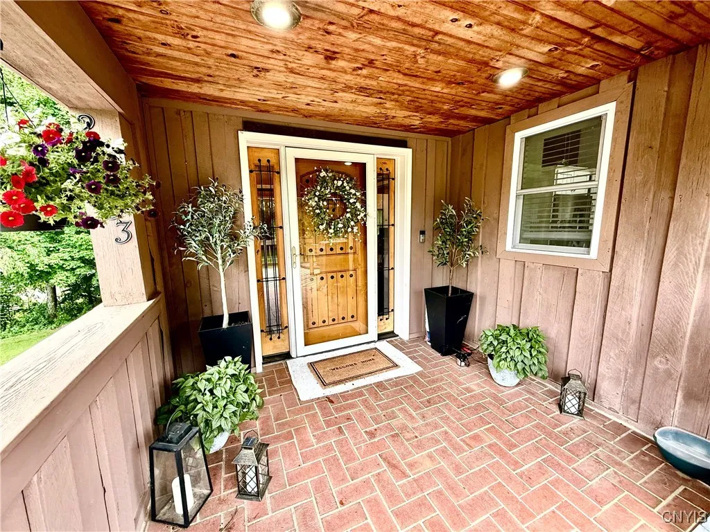25253 East Gotham Road, Watertown-town, New York 1, Watertown Town, New York 13601, 4 Bedrooms Bedrooms, 8 Rooms Rooms,3 BathroomsBathrooms,Residential,Closed,25253 East Gotham Road, Watertown-town, New York 1,S1615965
