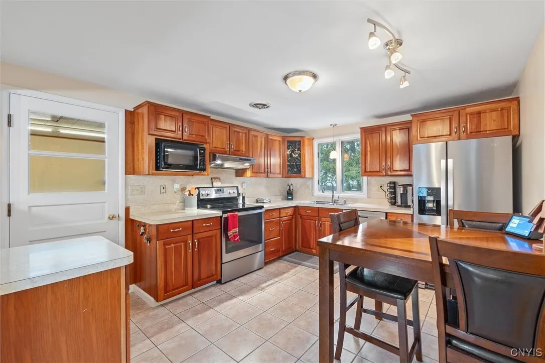 315 Baxton Street, Clay, New York 13212, Clay, New York 13212, 3 Bedrooms Bedrooms, 6 Rooms Rooms,1 BathroomBathrooms,Residential,Closed,315 Baxton Street, Clay, New York 13212,S1615682