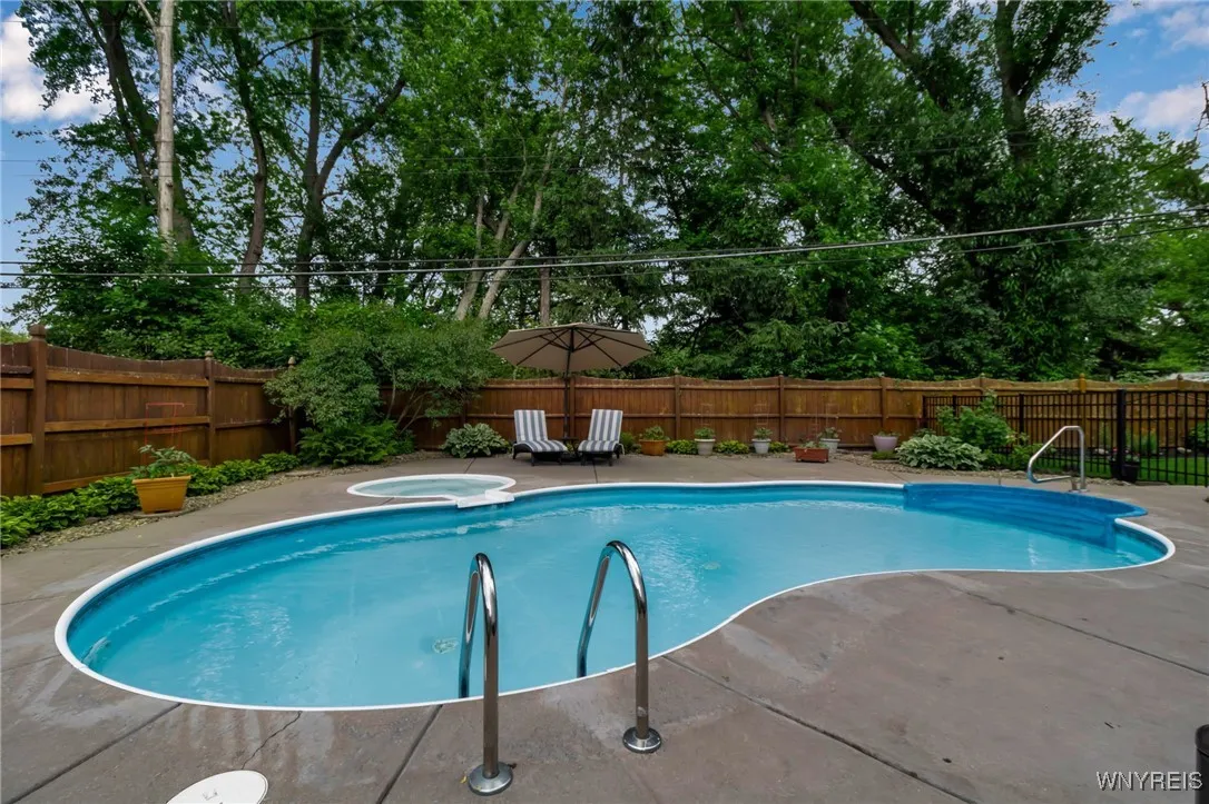 33 Cindy Drive, Amherst, New York 14221, Amherst, New York 14221, 4 Bedrooms Bedrooms, 10 Rooms Rooms,2 BathroomsBathrooms,Residential,Closed,33 Cindy Drive, Amherst, New York 14221,B1613920