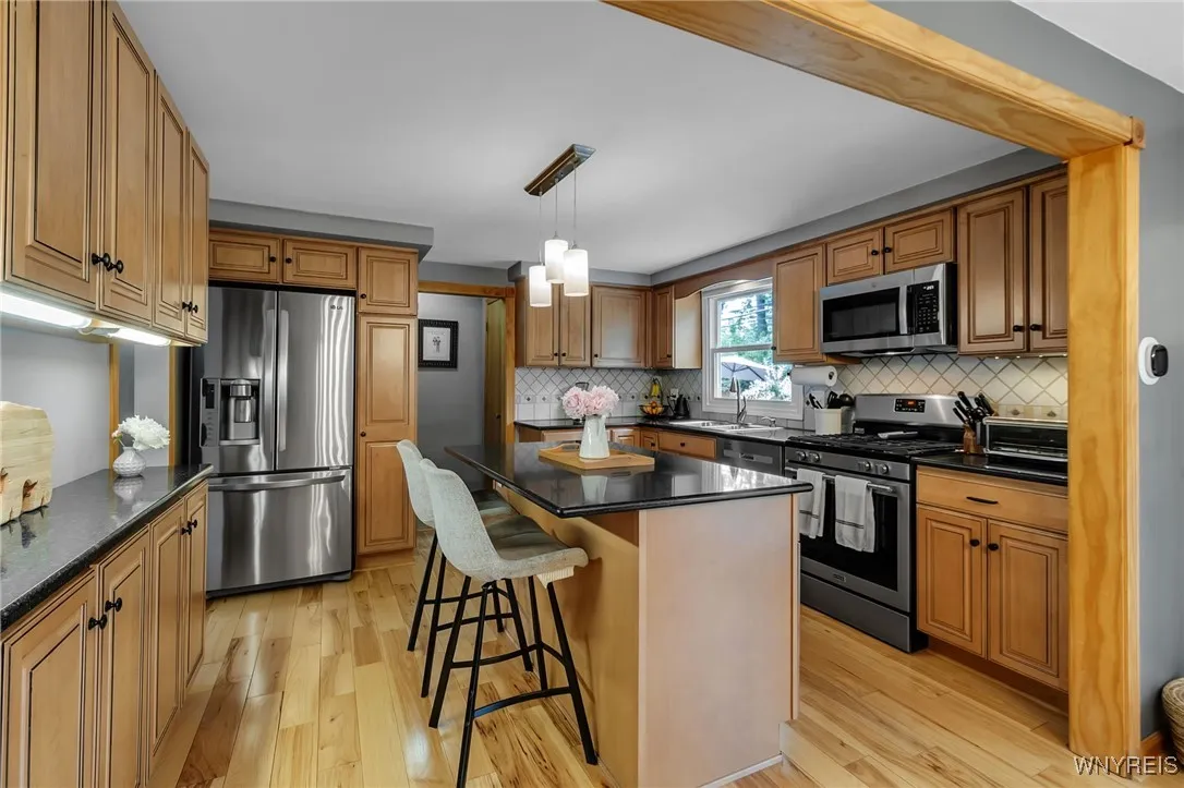 33 Cindy Drive, Amherst, New York 14221, Amherst, New York 14221, 4 Bedrooms Bedrooms, 10 Rooms Rooms,2 BathroomsBathrooms,Residential,Closed,33 Cindy Drive, Amherst, New York 14221,B1613920