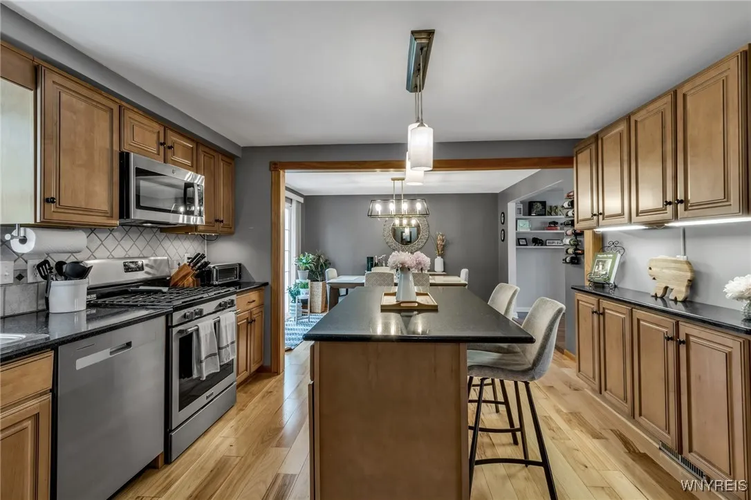 33 Cindy Drive, Amherst, New York 14221, Amherst, New York 14221, 4 Bedrooms Bedrooms, 10 Rooms Rooms,2 BathroomsBathrooms,Residential,Closed,33 Cindy Drive, Amherst, New York 14221,B1613920