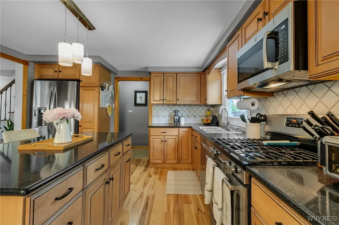 33 Cindy Drive, Amherst, New York 14221, Amherst, New York 14221, 4 Bedrooms Bedrooms, 10 Rooms Rooms,2 BathroomsBathrooms,Residential,Closed,33 Cindy Drive, Amherst, New York 14221,B1613920