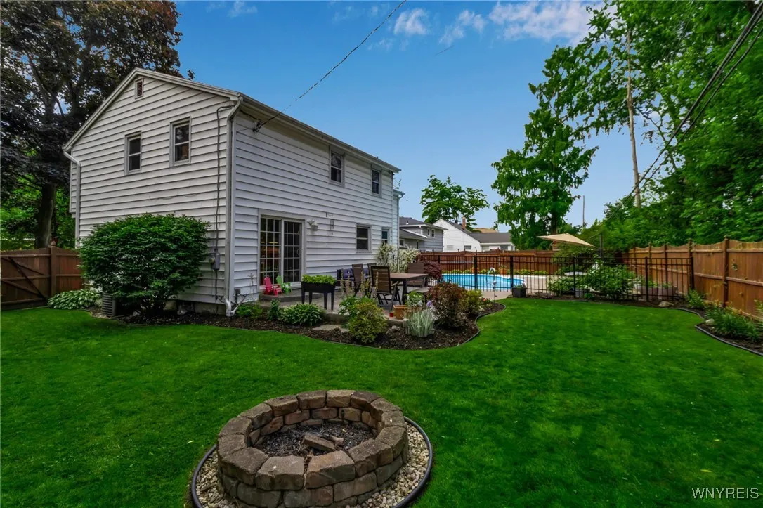 33 Cindy Drive, Amherst, New York 14221, Amherst, New York 14221, 4 Bedrooms Bedrooms, 10 Rooms Rooms,2 BathroomsBathrooms,Residential,Closed,33 Cindy Drive, Amherst, New York 14221,B1613920