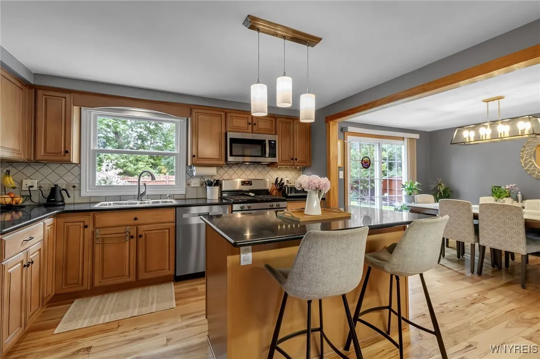 33 Cindy Drive, Amherst, New York 14221, Amherst, New York 14221, 4 Bedrooms Bedrooms, 10 Rooms Rooms,2 BathroomsBathrooms,Residential,Closed,33 Cindy Drive, Amherst, New York 14221,B1613920