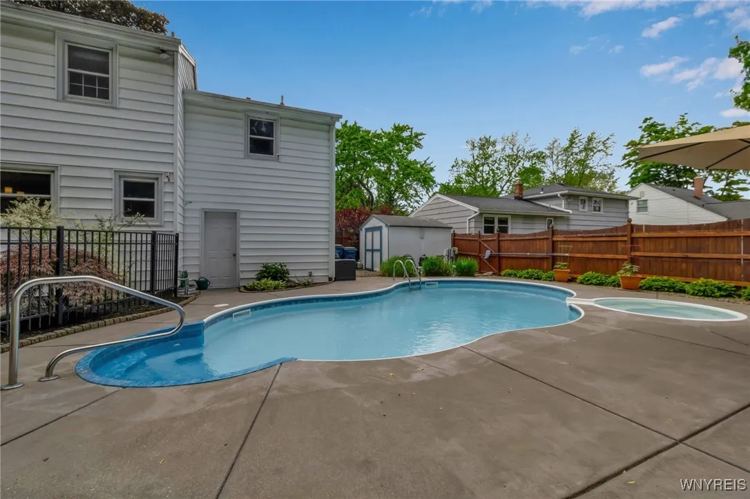 33 Cindy Drive, Amherst, New York 14221, Amherst, New York 14221, 4 Bedrooms Bedrooms, 10 Rooms Rooms,2 BathroomsBathrooms,Residential,Closed,33 Cindy Drive, Amherst, New York 14221,B1613920