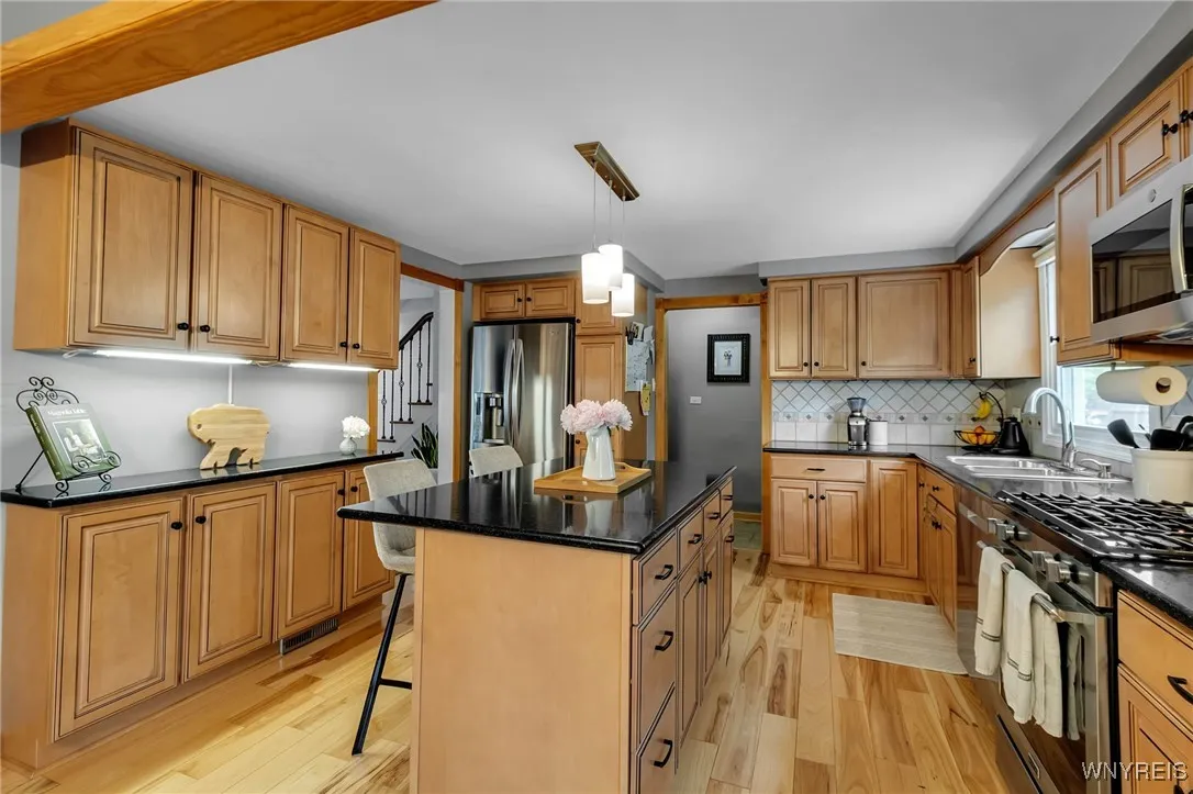 33 Cindy Drive, Amherst, New York 14221, Amherst, New York 14221, 4 Bedrooms Bedrooms, 10 Rooms Rooms,2 BathroomsBathrooms,Residential,Closed,33 Cindy Drive, Amherst, New York 14221,B1613920