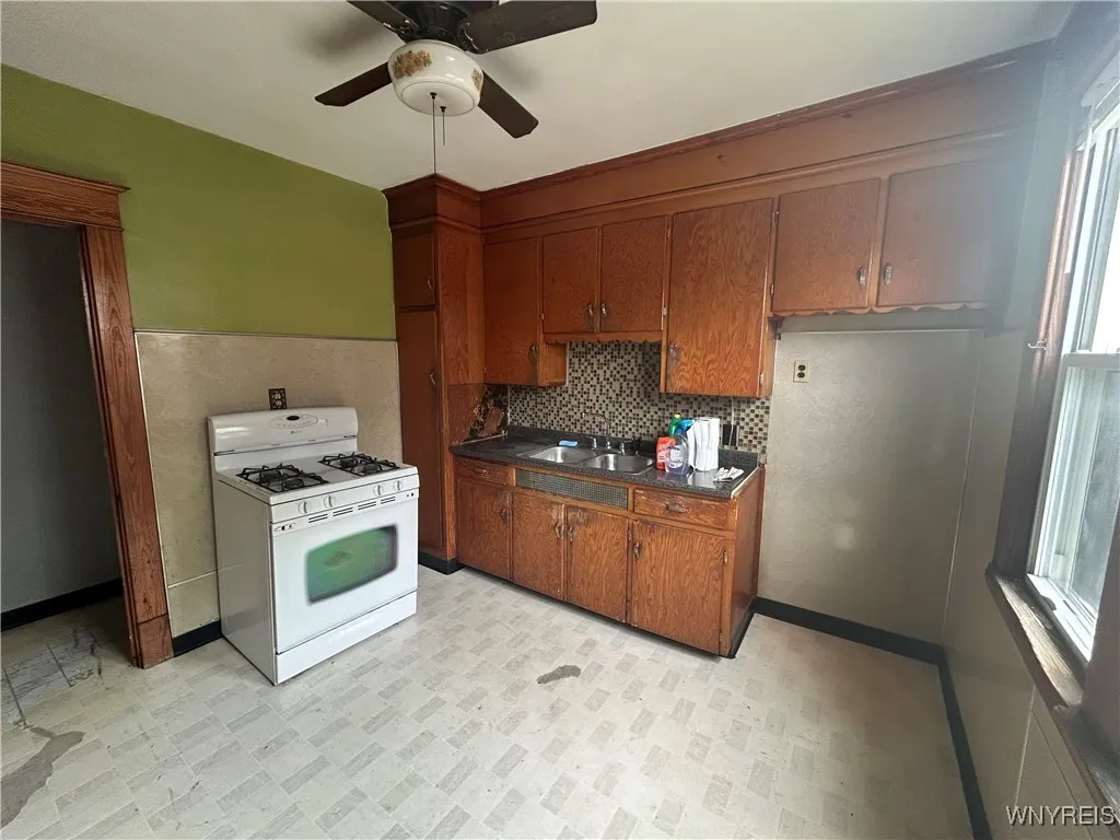 1304 Electric Avenue, Lackawanna, New York 14218, Lackawanna, New York 14218, 6 Bedrooms Bedrooms, ,2 BathroomsBathrooms,Residential,Closed,1304 Electric Avenue, Lackawanna, New York 14218,0,B1616077