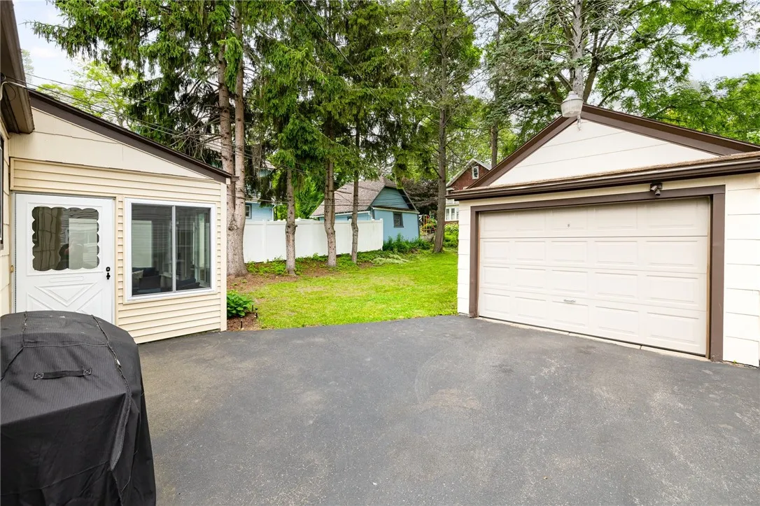 25 Kiniry Drive, Irondequoit, New York 14609, Irondequoit, New York 14609, 2 Bedrooms Bedrooms, 6 Rooms Rooms,1 BathroomBathrooms,Residential,Closed,25 Kiniry Drive, Irondequoit, New York 14609,R1613103