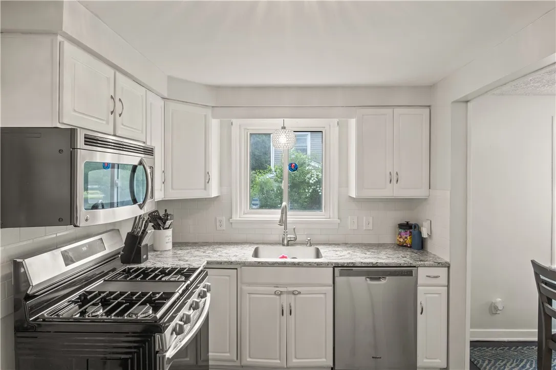 78 Lyndale Drive, Gates, New York 14624, Gates, New York 14624, 3 Bedrooms Bedrooms, 4 Rooms Rooms,1 BathroomBathrooms,Residential,Closed,78 Lyndale Drive, Gates, New York 14624,R1613662
