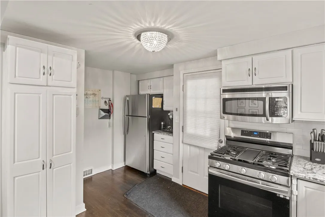78 Lyndale Drive, Gates, New York 14624, Gates, New York 14624, 3 Bedrooms Bedrooms, 4 Rooms Rooms,1 BathroomBathrooms,Residential,Closed,78 Lyndale Drive, Gates, New York 14624,R1613662