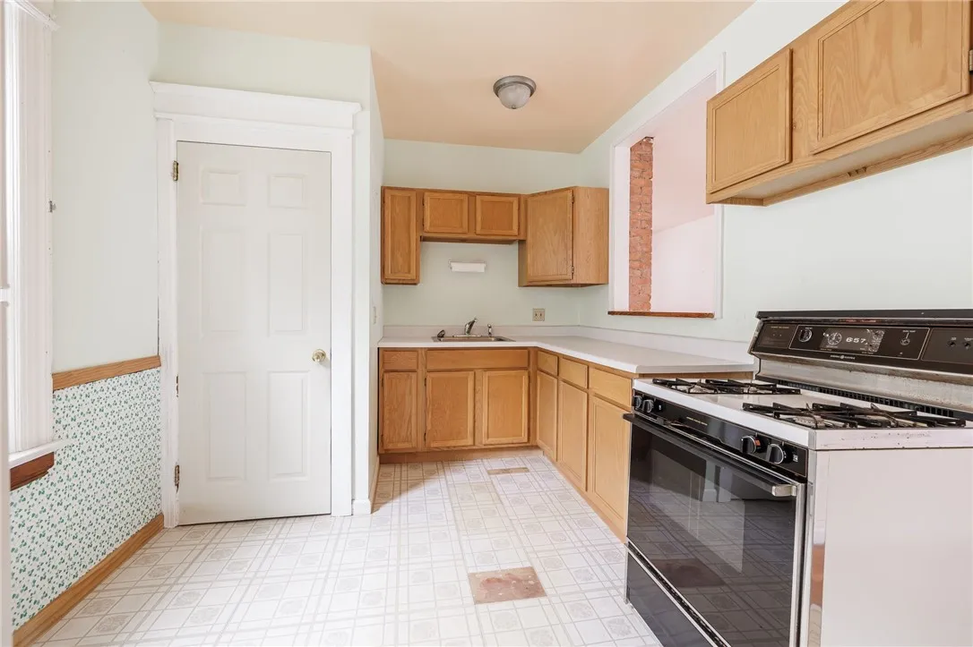 446 Benton Street, Rochester, New York 14620, Rochester, New York 14620, 2 Bedrooms Bedrooms, 6 Rooms Rooms,1 BathroomBathrooms,Residential,Closed,446 Benton Street, Rochester, New York 14620,R1614150