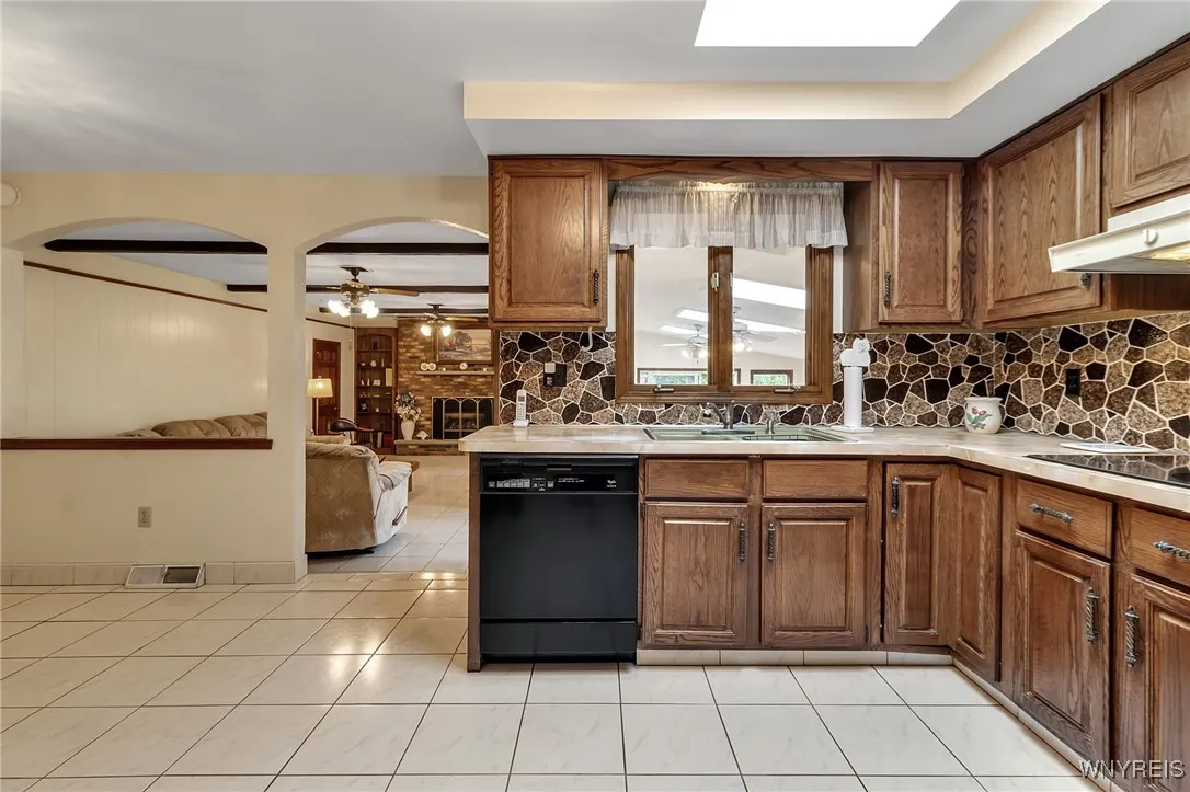 6182 Townline Road, Wheatfield, New York 14094, Wheatfield, New York 14094, 3 Bedrooms Bedrooms, 9 Rooms Rooms,2 BathroomsBathrooms,Residential,Closed,6182 Townline Road, Wheatfield, New York 14094,0,B1614633