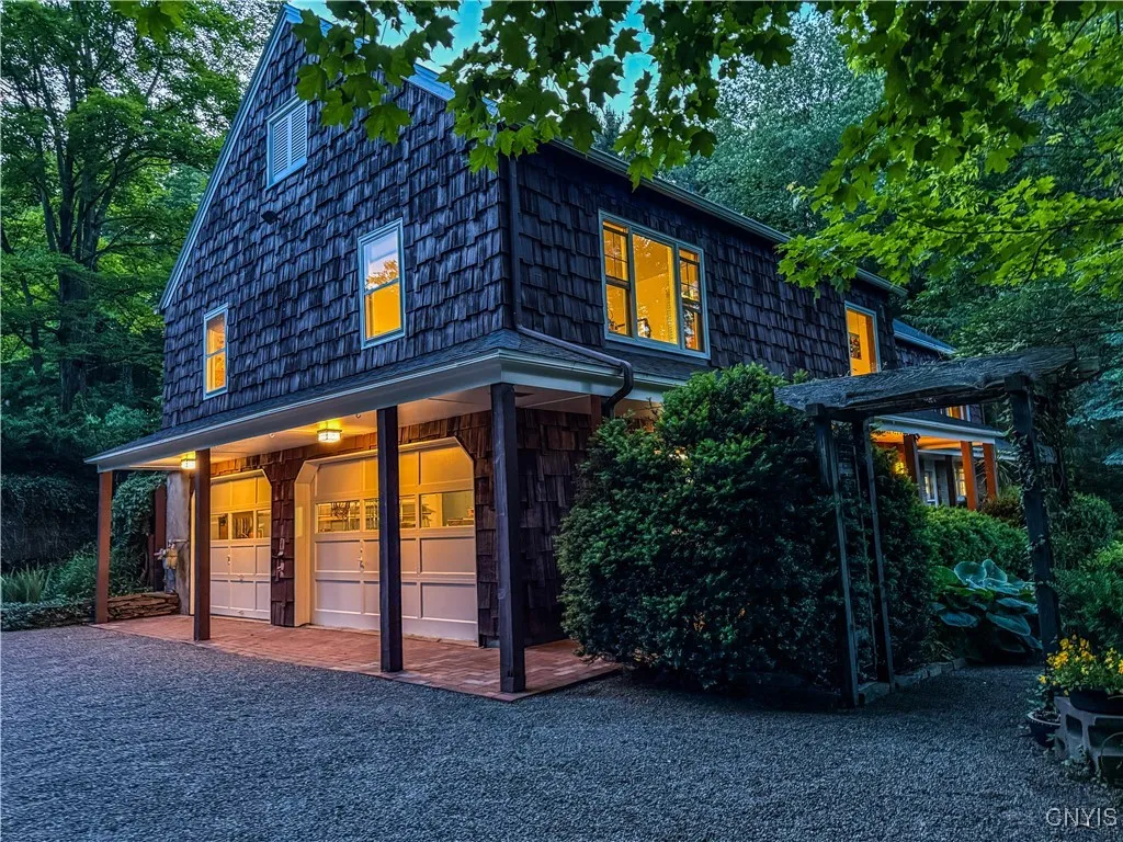2717 West Lake Road, Cazenovia, New York 13035, Cazenovia, New York 13035, 4 Bedrooms Bedrooms, 10 Rooms Rooms,2 BathroomsBathrooms,Residential,Closed,2717 West Lake Road, Cazenovia, New York 13035,S1615880