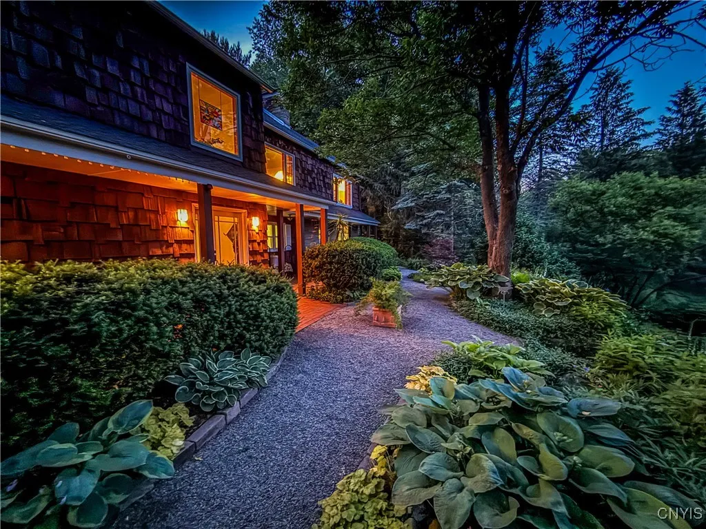 2717 West Lake Road, Cazenovia, New York 13035, Cazenovia, New York 13035, 4 Bedrooms Bedrooms, 10 Rooms Rooms,2 BathroomsBathrooms,Residential,Closed,2717 West Lake Road, Cazenovia, New York 13035,S1615880