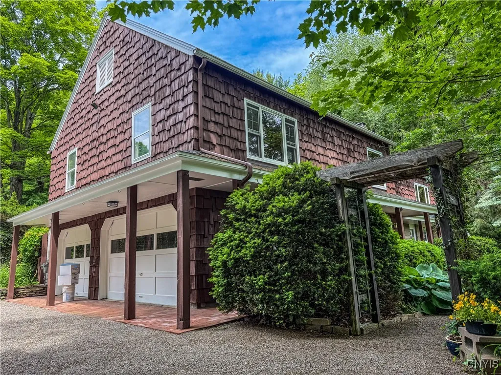 2717 West Lake Road, Cazenovia, New York 13035, Cazenovia, New York 13035, 4 Bedrooms Bedrooms, 10 Rooms Rooms,2 BathroomsBathrooms,Residential,Closed,2717 West Lake Road, Cazenovia, New York 13035,S1615880