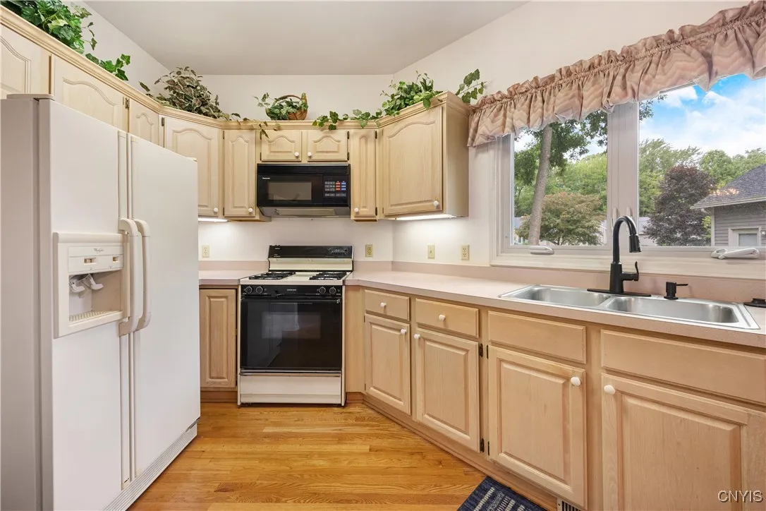 4013 Brixham Court, Lysander, New York 13027, Lysander, New York 13027, 2 Bedrooms Bedrooms, 8 Rooms Rooms,2 BathroomsBathrooms,Residential,Closed,4013 Brixham Court, Lysander, New York 13027,0,S1615934