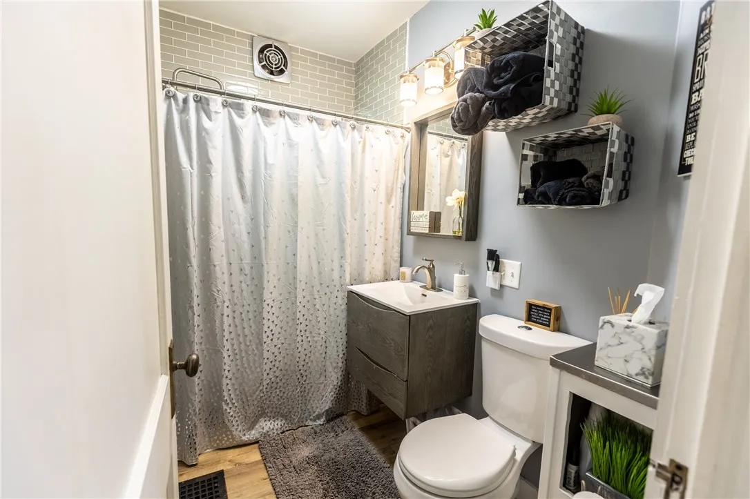 94 Birchwood Drive, Irondequoit, New York 14622, Irondequoit, New York 14622, 3 Bedrooms Bedrooms, 6 Rooms Rooms,1 BathroomBathrooms,Residential,Closed,94 Birchwood Drive, Irondequoit, New York 14622,0,R1611089