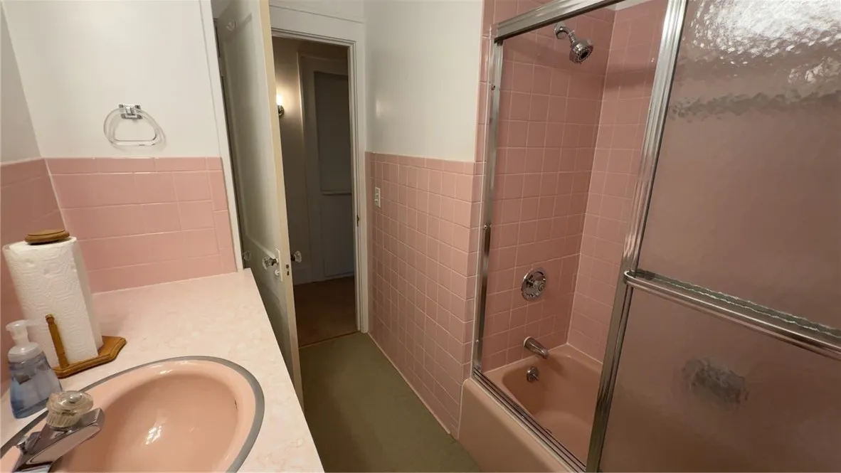 100 Bakerdale Road, Greece, New York 14616, Greece, New York 14616, 4 Bedrooms Bedrooms, 7 Rooms Rooms,1 BathroomBathrooms,Residential,Closed,100 Bakerdale Road, Greece, New York 14616,R1615824